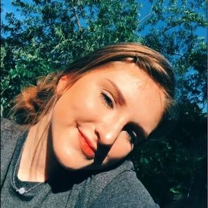 Meet your Posher, Elyse